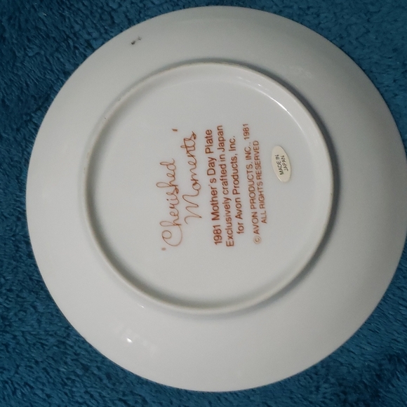 Avon collection plates Mother's Day  1981, 82, 83 and 1984 - Picture 8 of 10